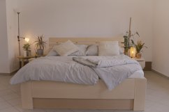 Ložnicový set Emily– postel Emily z masivního buku, úložný box pod postel, výklopný rošt Portoflex Kombi P pravý a levý, dvě matrace Dia Visco Hi a dva noční stolky Emily