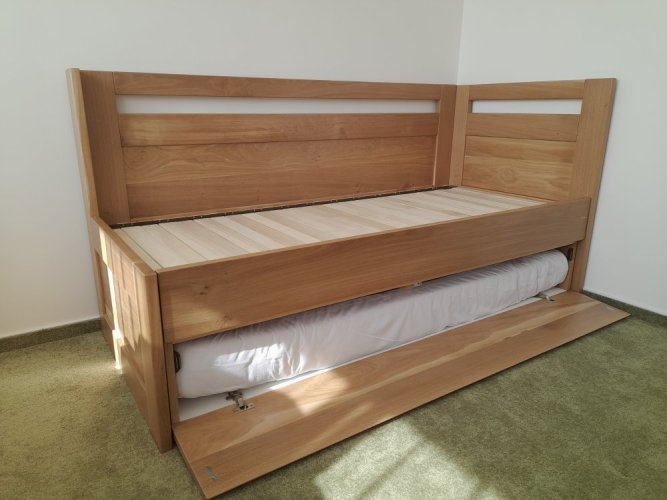 Teodor rozkládací postel z masivu dub 80 nebo 90 x 200 cm - Druh materiálu: Dub rustikal, Tloušťka materiálu: 40 mm